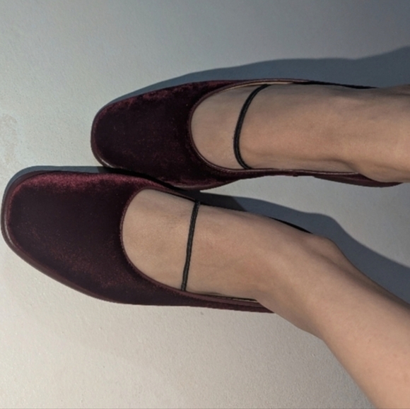 Coach Emilia Velvet Flats sz 9 in Rich Burgundy - Picture 11 of 13